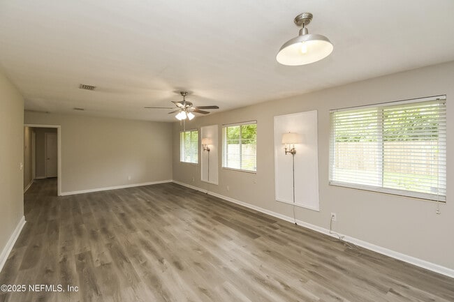 Building Photo - 1555 Shirl Ln