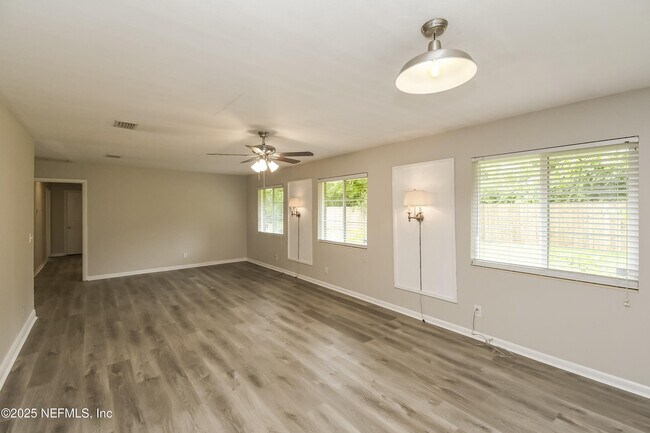 Foto del edificio - 1555 Shirl Ln