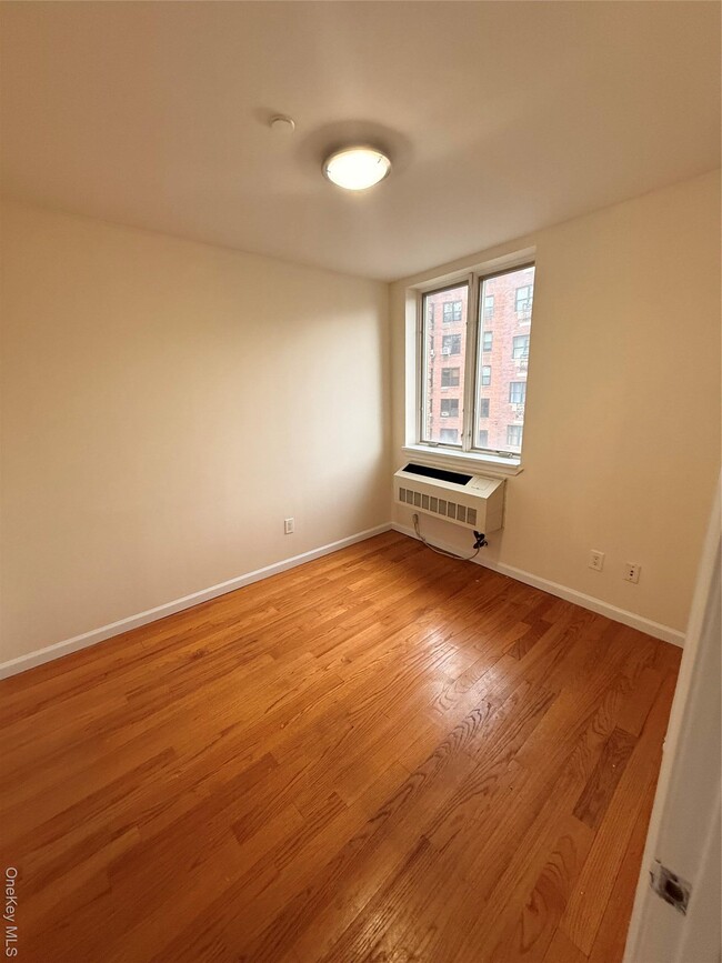 Building Photo - 141-27 84th Dr