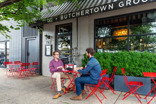 Guests enjoy sidewalk dining at Butchertown Grocery near NuLu.