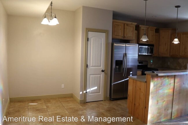 Building Photo - 3 br, 2.5 bath House - 628 N 220 E