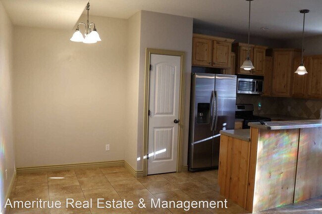 Foto del edificio - 3 br, 2.5 bath House - 628 N 220 E