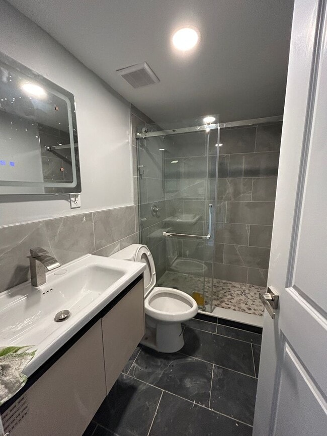 Building Photo - 430 Dickinson St