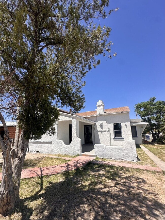 Foto del edificio - Delightful and Cozy 3bdrm 1bath Home For Rent in S Tucson!