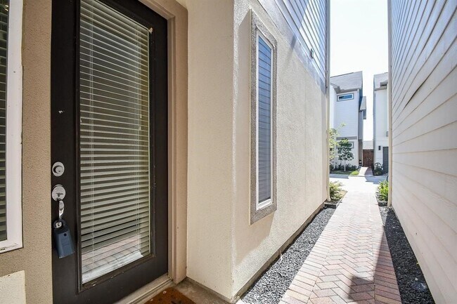 Foto del edificio - 135 Knightsbridge Park Ln
