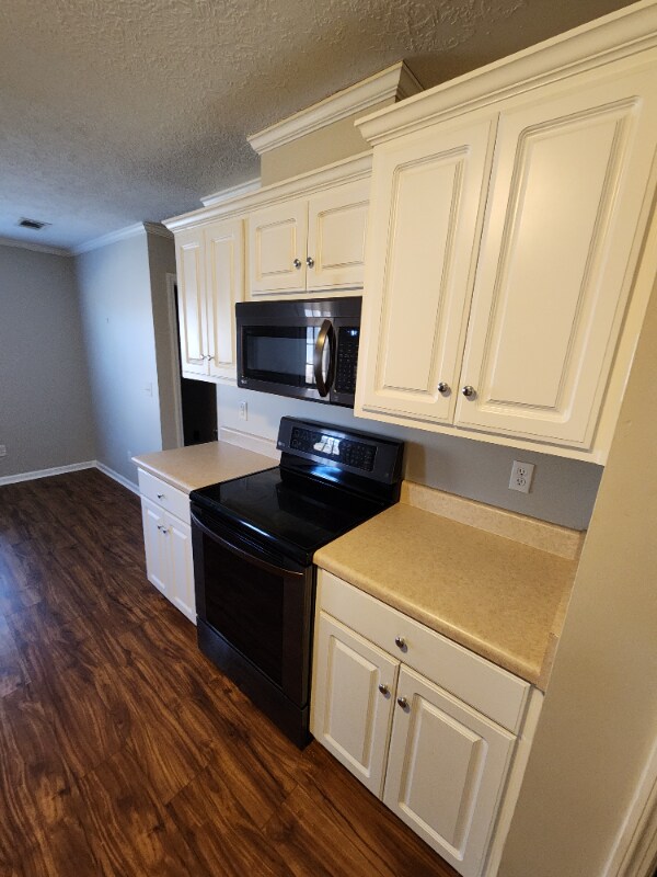 Building Photo - 713 Cannock Loop