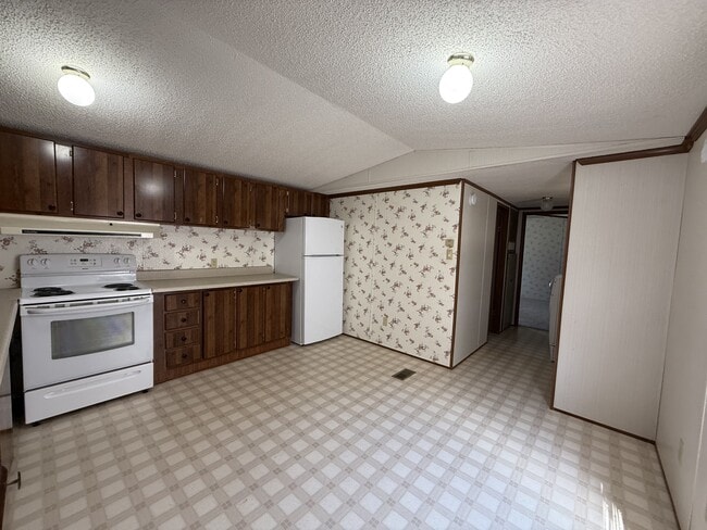 Building Photo - 147 Hiatt Ln