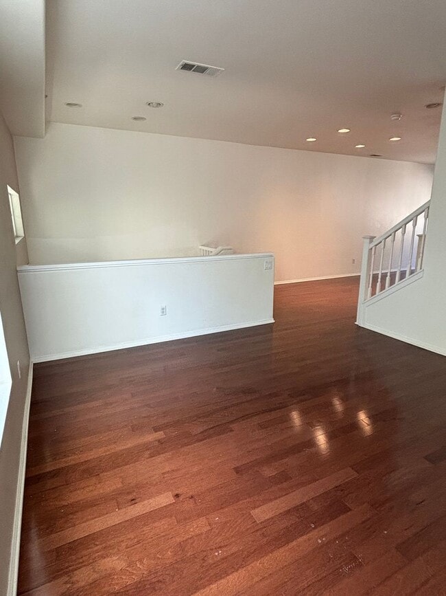 Foto del edificio - Move-In Ready 4 Bedroom Home Perfect for Professionals & Families