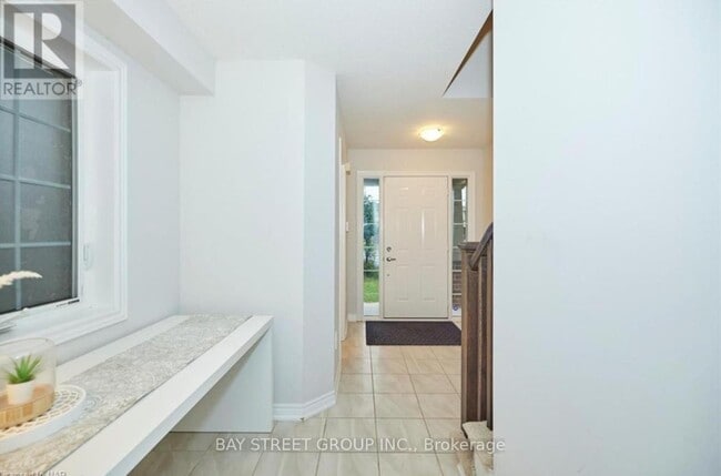 Building Photo - 15 Kenmar Ct