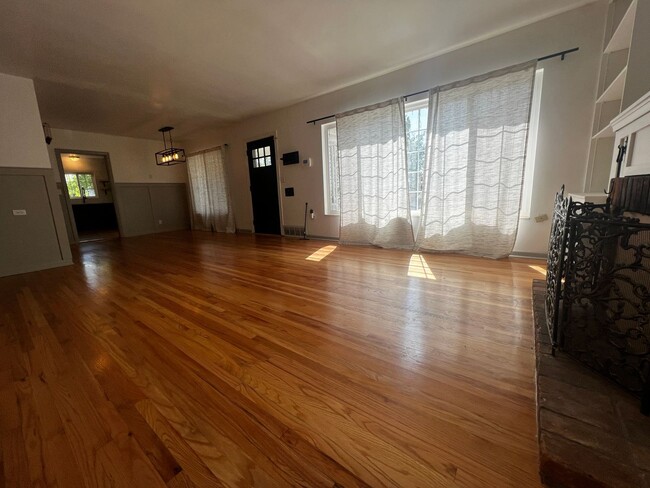 Building Photo - 4 Bedroom/2 Bathroom House in Ogden