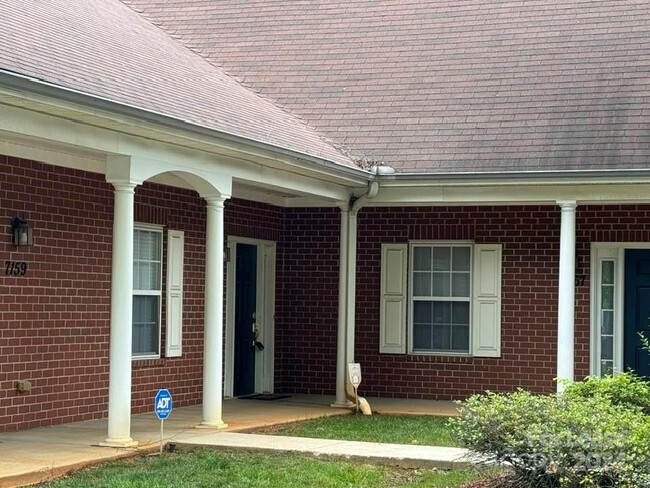 Building Photo - 7163 Somerset Springs Dr