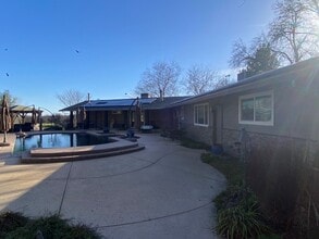 Building Photo - 14807 Hilltop Dr