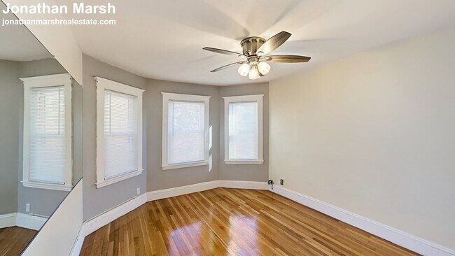Foto del edificio - 76 Forest Hills St
