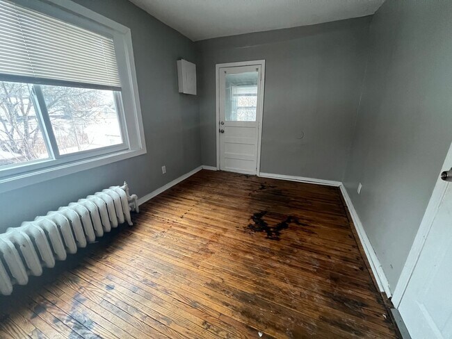 Foto del edificio - Cozy 3 Bedroom 1 Bathroom Duplex in Minneapolis!