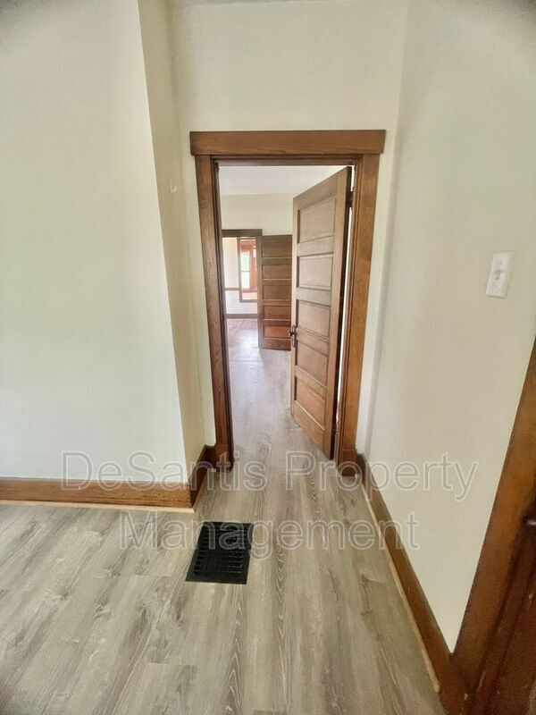 Building Photo - 1505 Fleck St