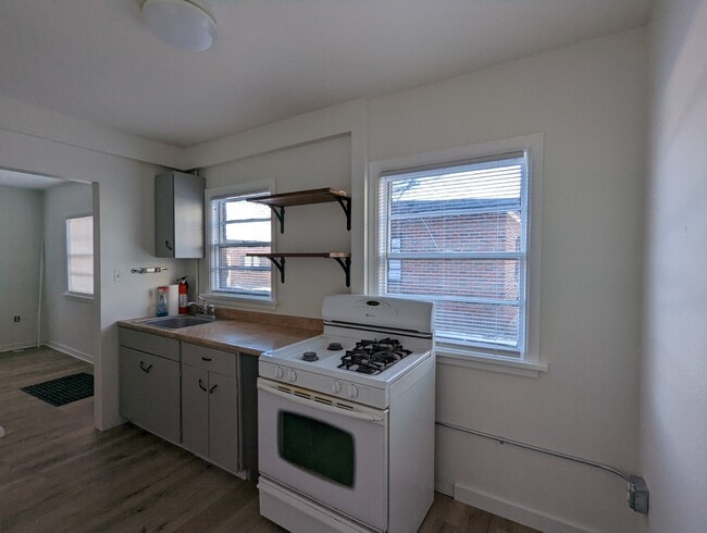 Building Photo - 1218 8th Ave S