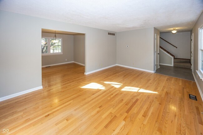 Foto del edificio - 7810 Cameron Pl