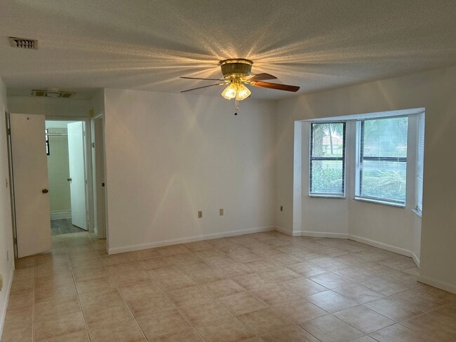 Building Photo - Beautiful 3 Bedroom Home Just Steps from L...
