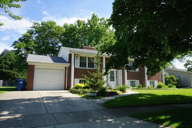 Primary Photo - 830 Royal Ln