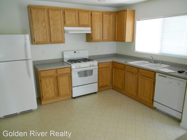 Building Photo - 3 br, 2.5 bath House - 563 Shire Hall St