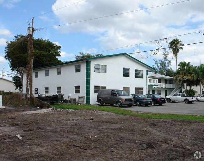 Building Photo - 6601 SW 46th St