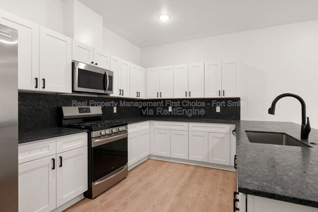 Building Photo - 8826 Cantera Dr