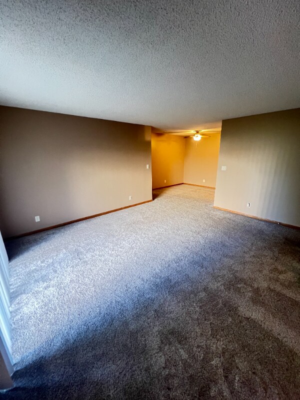 Foto principal - 5010 Emerald Dr