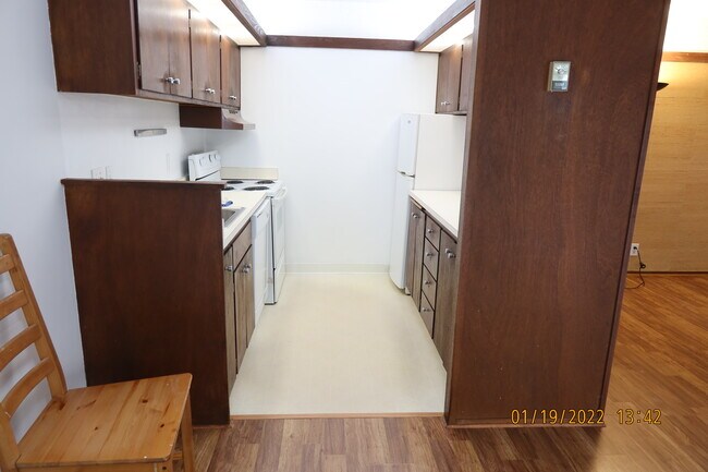 kitchen - 67 Brookwood Rd