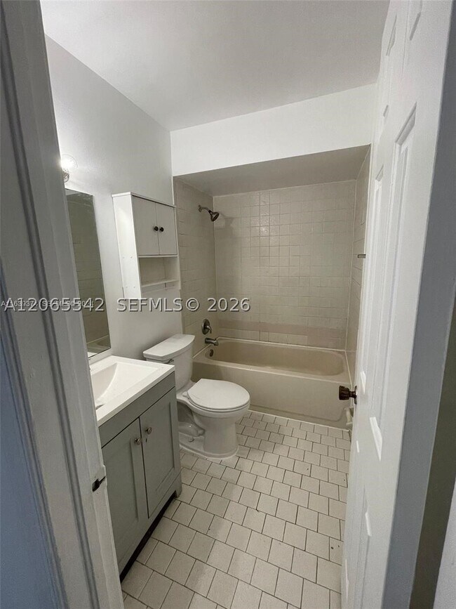 Building Photo - 415 Glenwood Dr