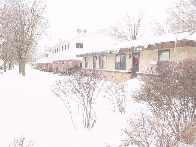 Building Photo - Dove Street Townhomes