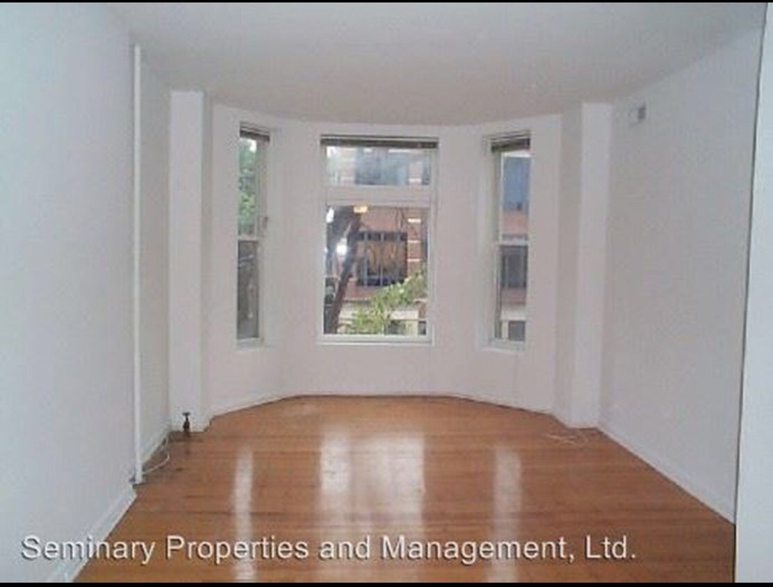 Primary Photo - 748 W Belden Ave