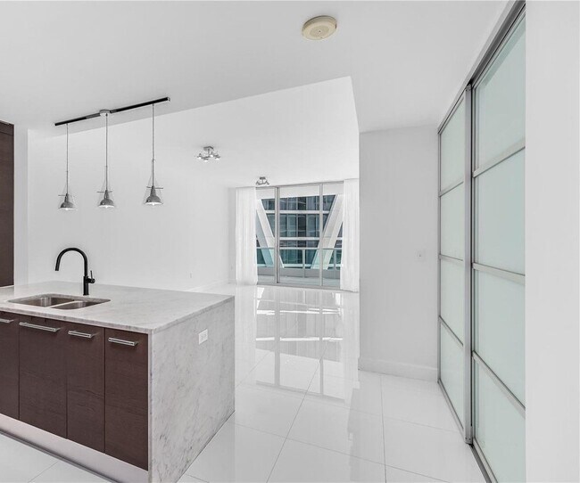Foto del edificio - 900 Biscayne Blvd