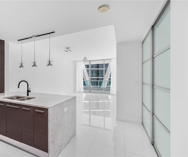 Building Photo - 900 Biscayne Blvd