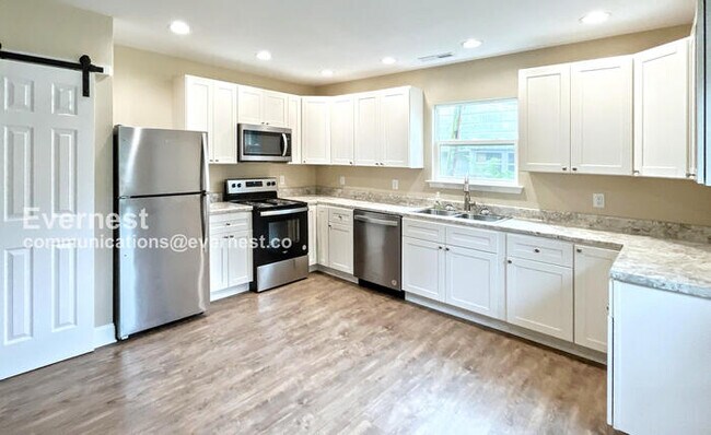 Foto del edificio - 8430 Springfield Rd