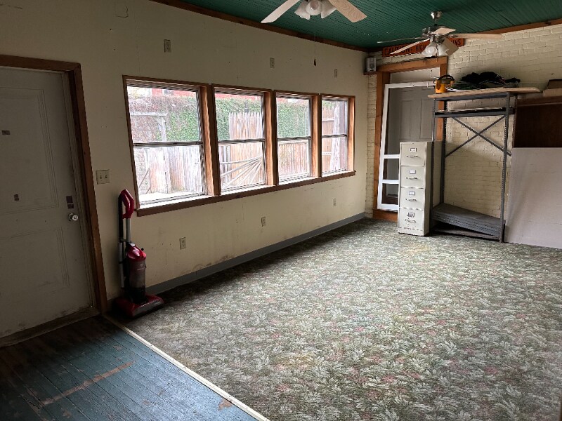 Foto principal - 624 E Main St