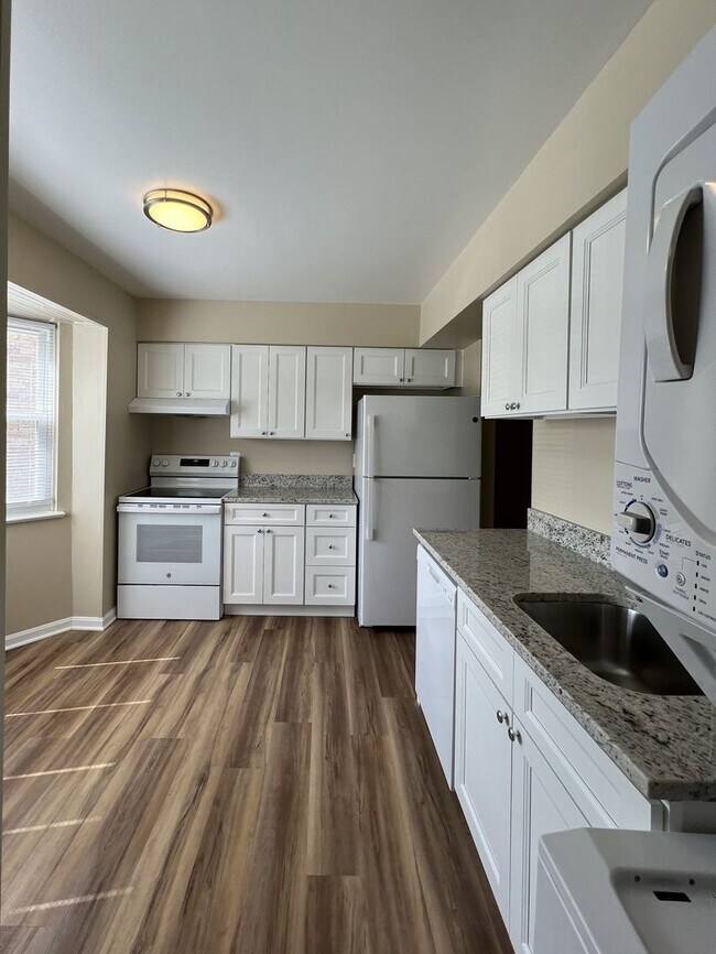 Building Photo - Leesburg Virginia Knolls Townhouse