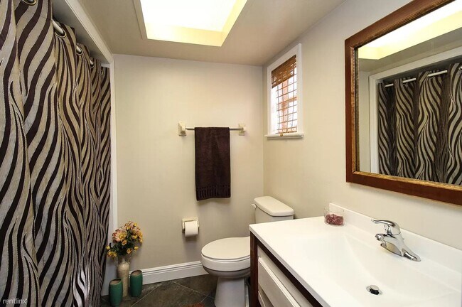 Building Photo - 2 br, 1 bath Townhome - 840 Cape Coral Pkwy W