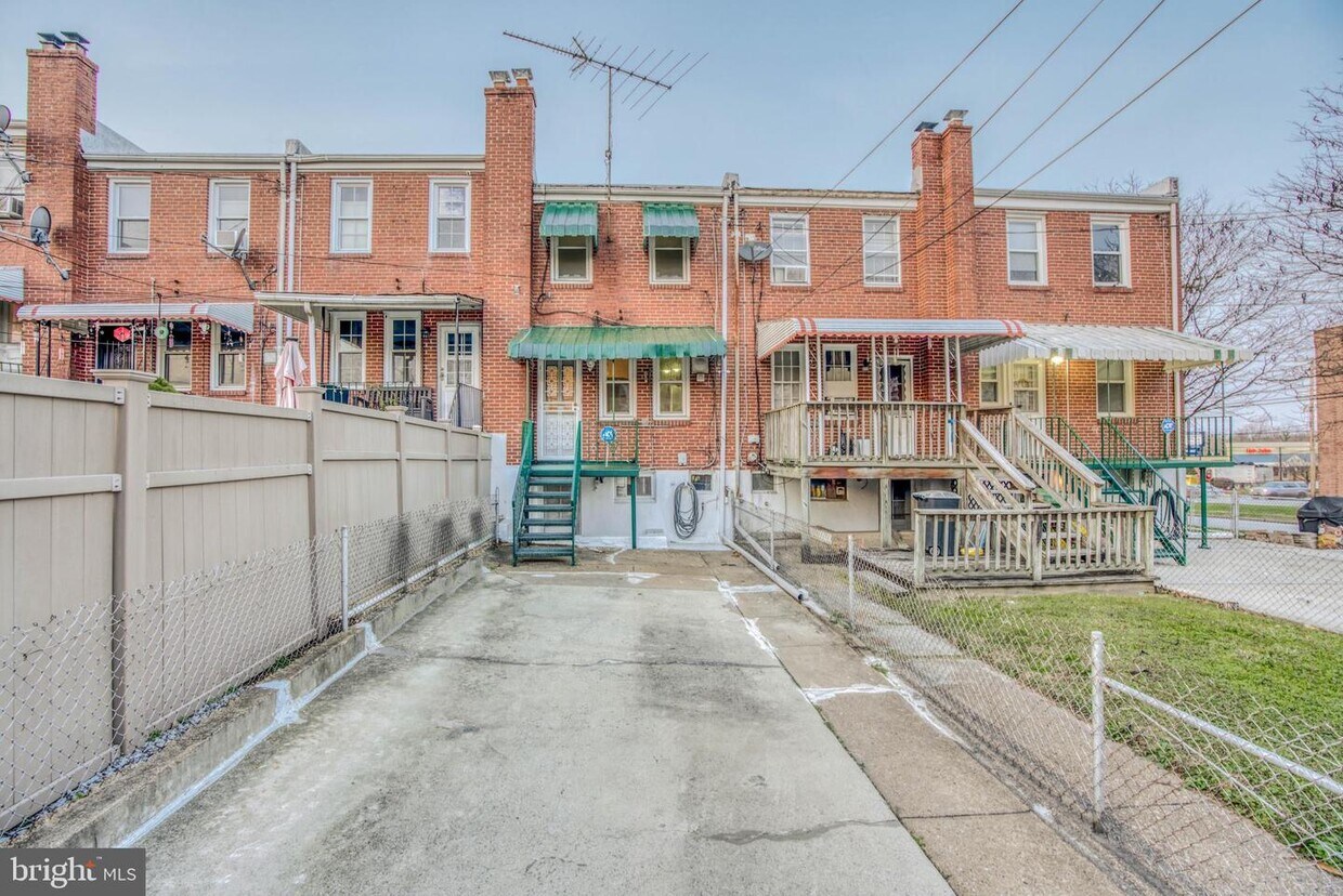 Primary Photo - 3505 Wilkens Ave