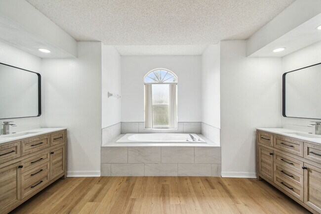 Foto del edificio - 9286 Butler Blvd