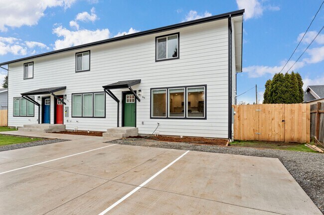Building Photo - Brand new 3 bedroom 3 full bath townhouse in Thurston! $1,000 OFF YOUR FIRST MONTH'S RENT!