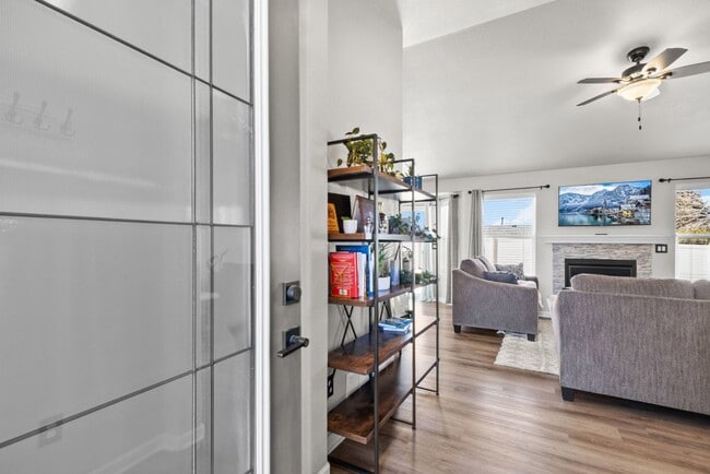 Foto del edificio - 1202 Phipps Ave