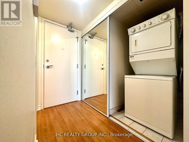 Building Photo - 18 Mondeo Dr