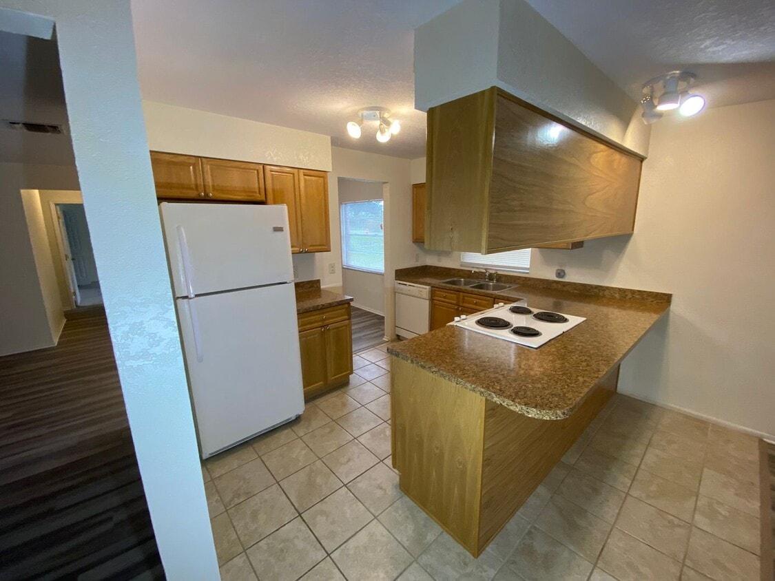 Primary Photo - 3/2/2 Deltona available January 5, 2026