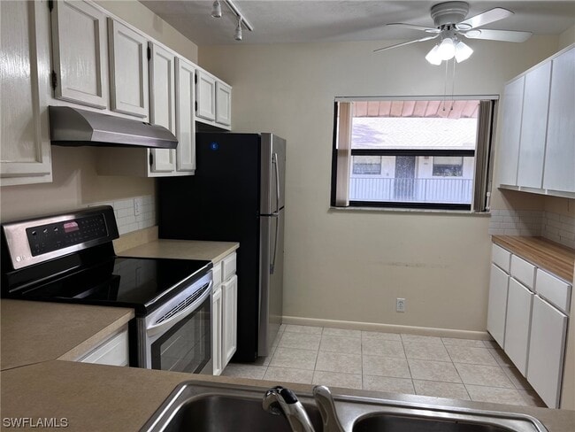 Building Photo - 1801 Courtyard Way