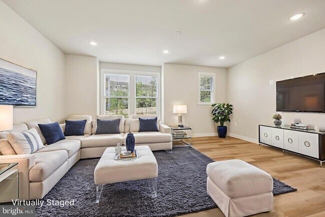 Foto del edificio - 7355 Mountaineer Dr