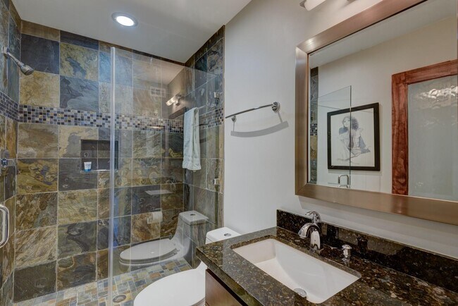 Foto del edificio - 6480 Bayou Glen Rd