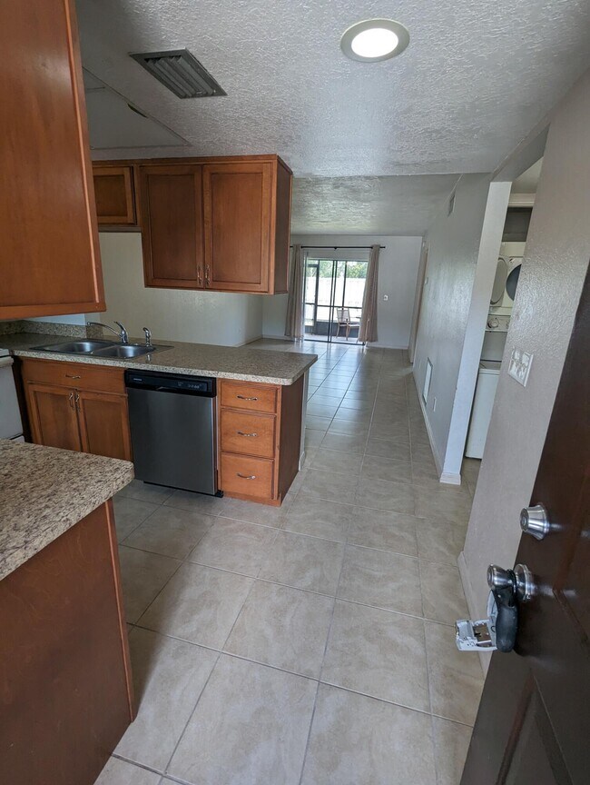 Building Photo - 1600 University Ln