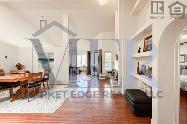 Foto del edificio - 3Bed/2Bath Furnished Home w/Stunning Backy...