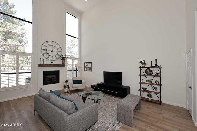 Foto del edificio - 333 N Pennington Dr
