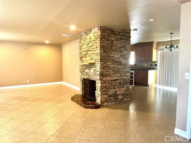 Building Photo - 2708 E Lizbeth Ave